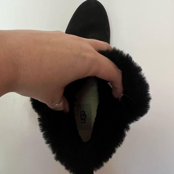 EUC UGGS black suede leather & fur wedge platform booties size 9 - Picture 2 of 3